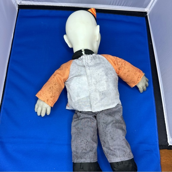 Spirit Halloween Vintage Clown Doll - Speaking Motion Sensor - Picture 5 of 7